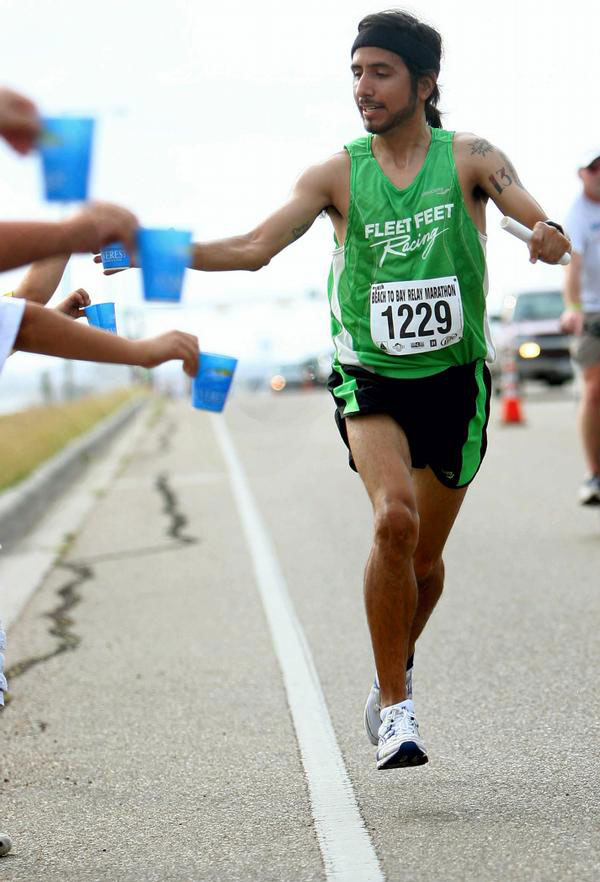 beachtobay runner with cups